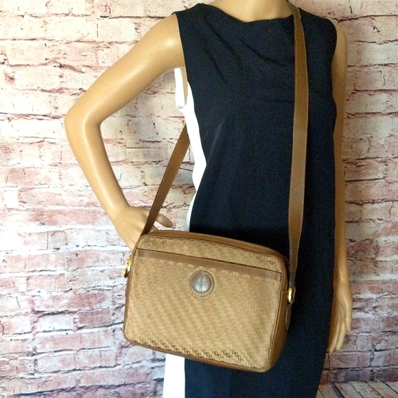 Gucci Handbags - GG GUCCI VINTAGE WOMEN'S CROSSBODY BAG